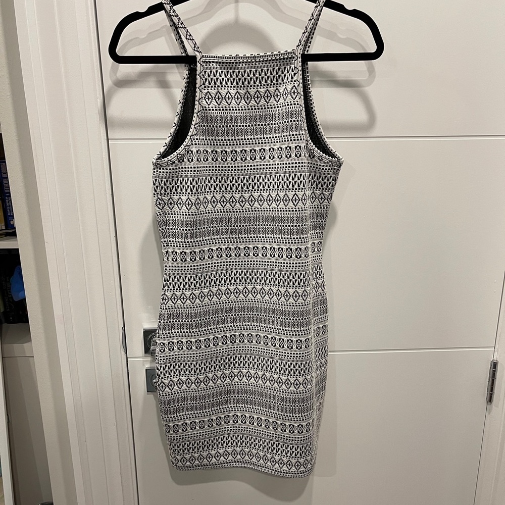 Garage Dress - Picture 3 of 3